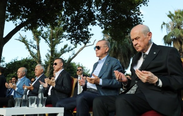 Türkiye'nin kalbi Saraçhane'de attı! Vatandaşlar 15 Temmuz anma programına akın etti